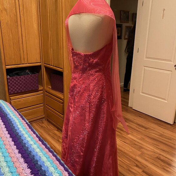 #28) Evening Gown: Strawberry Starburst - Picture 3 of 11